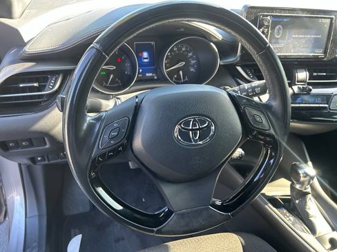 Used 2018 Toyota C-HR XLE FWD image 20