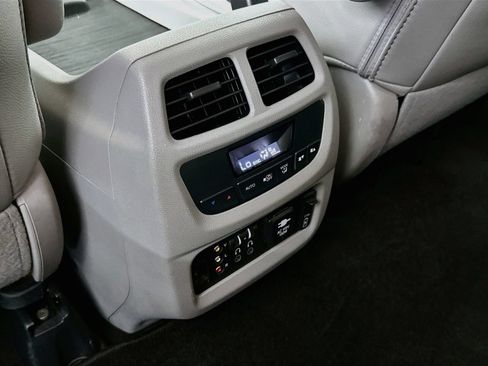 Used 2018 Honda Pilot Touring image 28