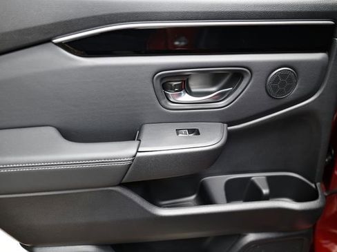 Certified 2025 Honda Pilot Touring image 25