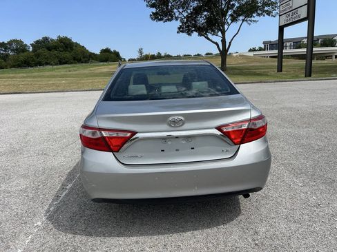 Used 2016 Toyota Camry LE FWD image 9