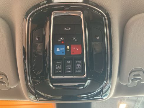 Used 2022 Jeep Grand Wagoneer Series I AWD/4WD image 23