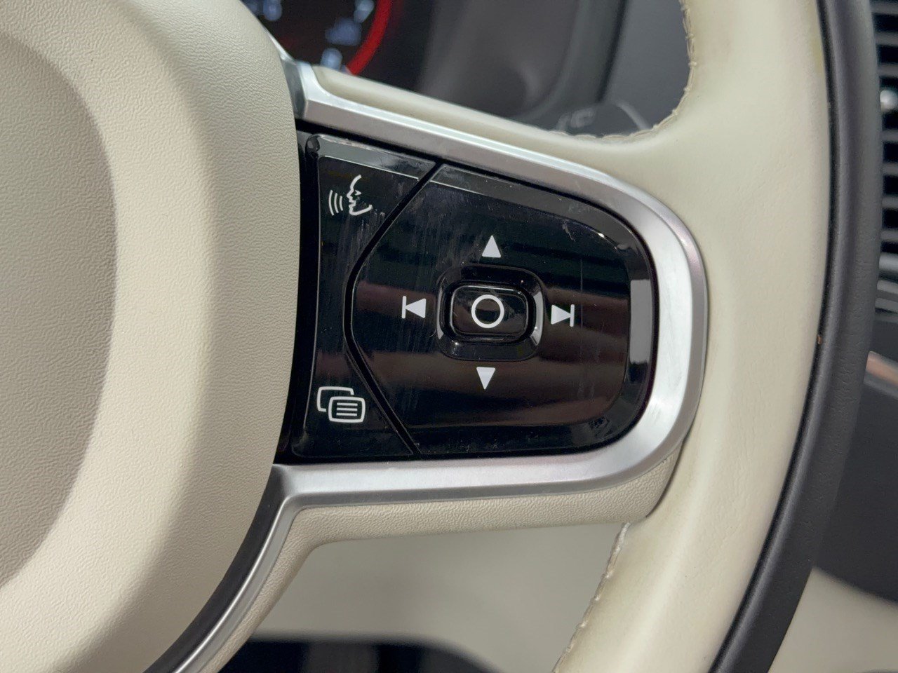 Used 2019 Volvo XC90 T6 Momentum w/ Advanced Package AWD/4WD image 19