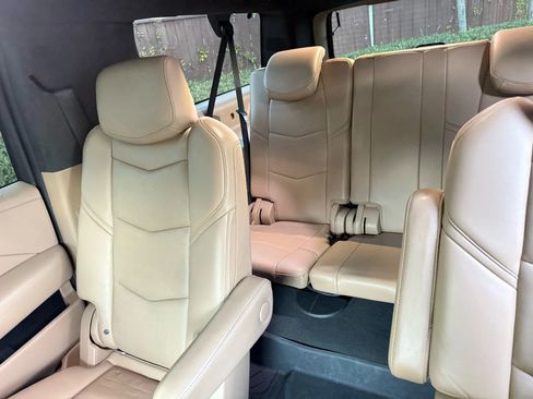 Used 2019 Cadillac Escalade ESV Platinum image 16