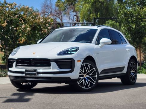 Used 2026 Porsche Macan AWD/4WD image 1