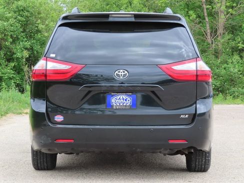 Used 2016 Toyota Sienna XLE w/ XLE Navigation Package FWD image 16