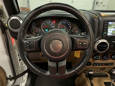 Used 2017 Jeep Wrangler Sahara w/ Connectivity Group image 25