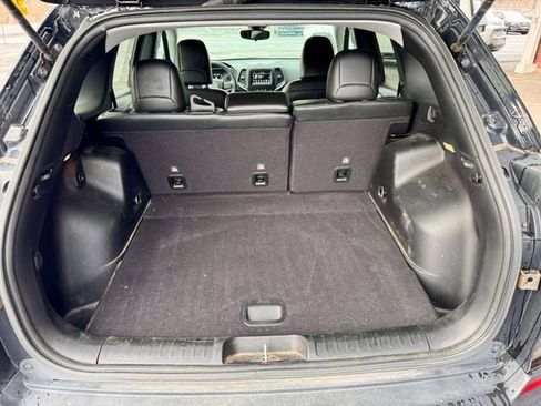 Used 2021 Jeep Cherokee Latitude Plus image 17