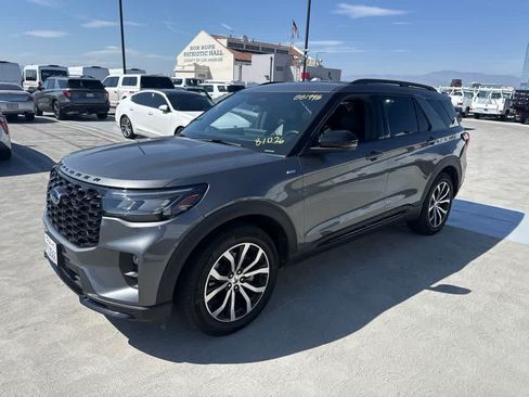 Used 2025 Ford Explorer ST-Line RWD image 1