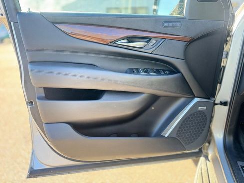 Used 2020 Cadillac Escalade Luxury image 11