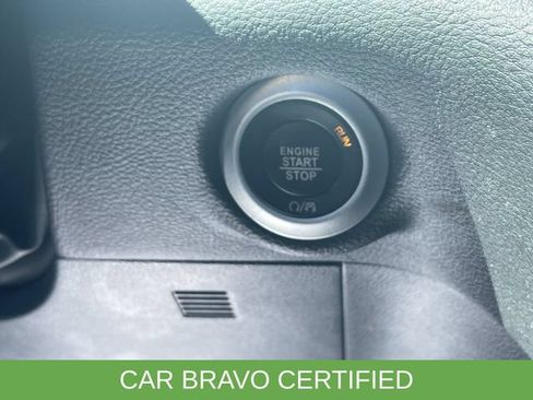Used 2023 Chrysler Pacifica Touring FWD image 17