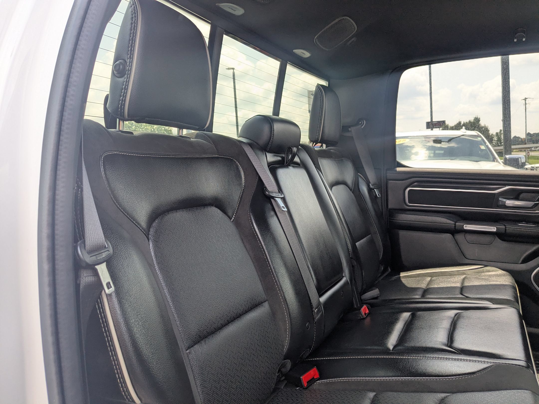 Used 2023 RAM 1500 Laramie AWD/4WD image 22
