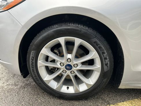 Used 2019 Ford Fusion SE image 9