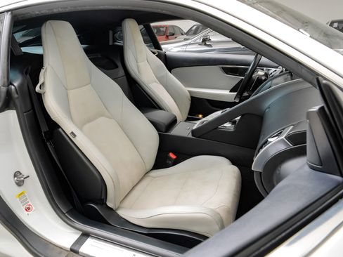 Used 2020 Jaguar F-TYPE Coupe image 32