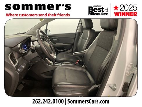 Used 2020 Chevrolet Trax LT w/ LT Convenience Package AWD/4WD image 9