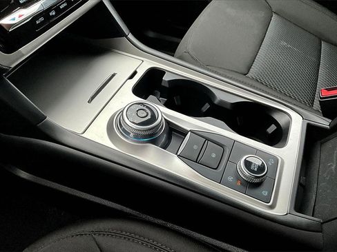 Used 2023 Ford Explorer XLT image 17