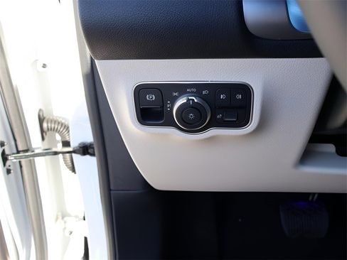 New 2026 Mercedes-Benz GLB 250 4MATIC image 36