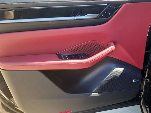 Certified 2025 Porsche Macan 4S Electric image 13