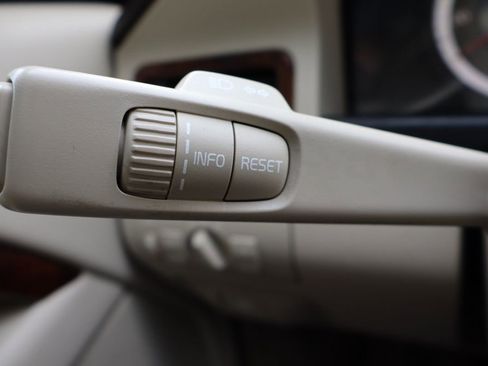 Used 2011 Volvo XC70 T6 image 32