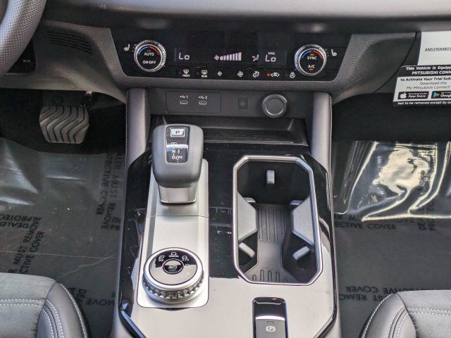 New 2026 Mitsubishi Outlander LE FWD image 19