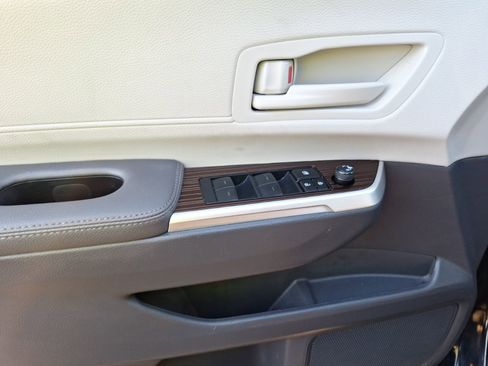 Used 2024 Toyota Sienna LE image 16