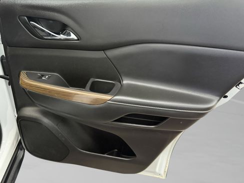 Used 2022 GMC Acadia SLE image 36