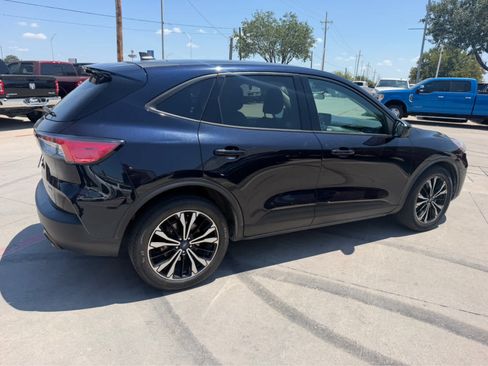 Used 2021 Ford Escape SE w/ SE Sport Appearance Package FWD image 5