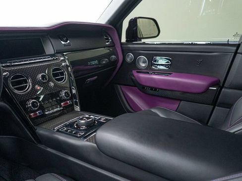 Certified 2022 Rolls-Royce Cullinan Black Badge w/ Dark Exterior Package AWD/4WD image 37
