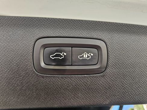 Used 2017 Volvo XC90 T6 Momentum w/ Vision Package AWD/4WD image 31
