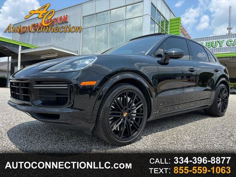 Used 2023 Porsche Cayenne Turbo AWD/4WD image 1