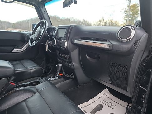 Used 2012 Jeep Wrangler Sahara w/ Dual Top Group image 19