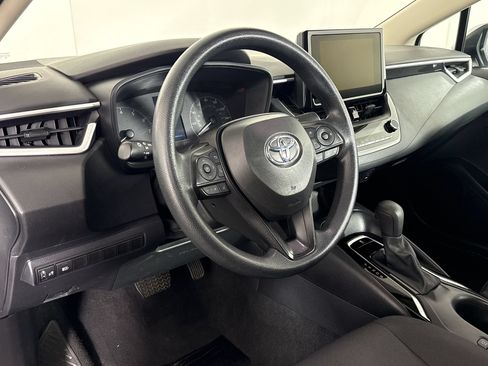 Used 2025 Toyota Corolla LE FWD image 4