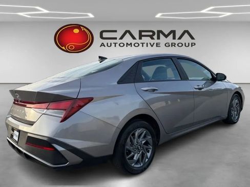 Used 2024 Hyundai Elantra SEL FWD image 5