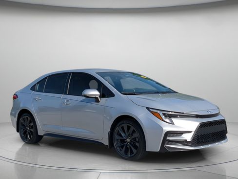 Used 2024 Toyota Corolla SE image 3