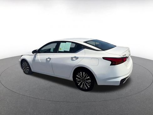 Used 2025 Nissan Altima 2.5 SV FWD image 10