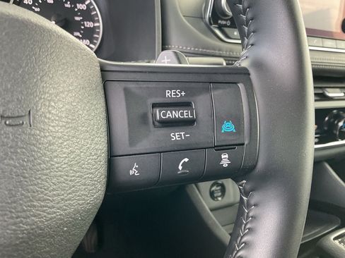 Used 2025 Nissan Rogue SV FWD image 27