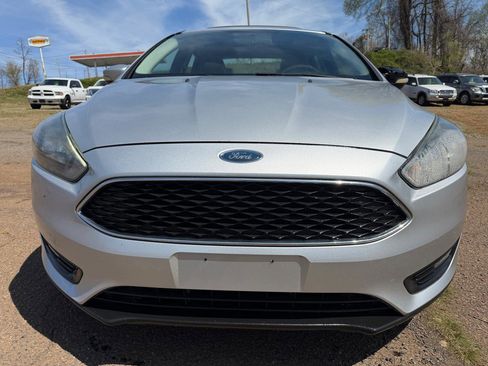 Used 2017 Ford Focus SEL image 2