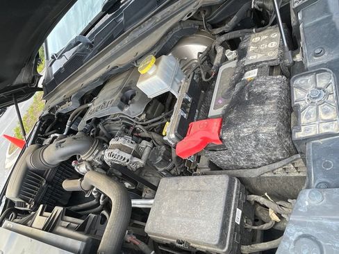 Used 2020 RAM 1500 Laramie AWD/4WD image 5