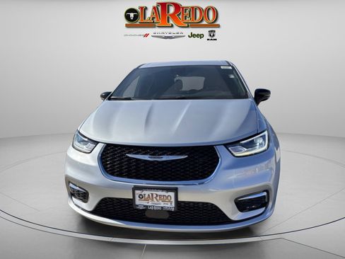 New 2026 Chrysler Pacifica Select image 2