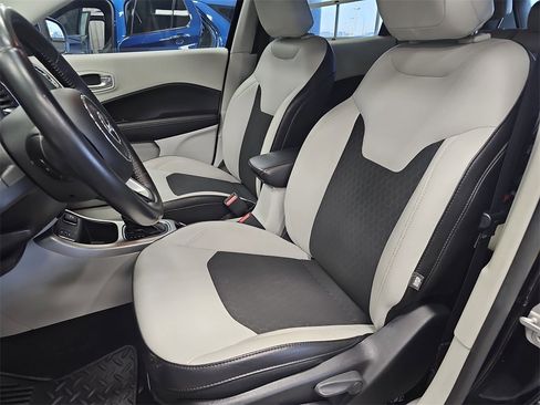 Used 2018 Jeep Compass Latitude image 15