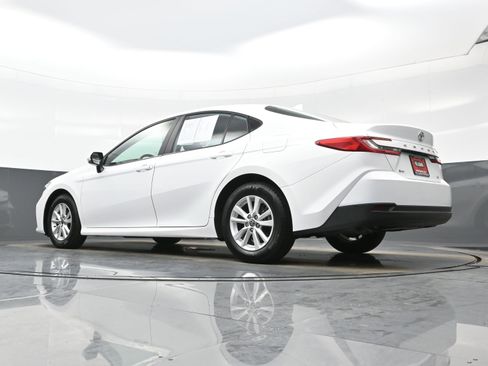 Used 2025 Toyota Camry LE image 29