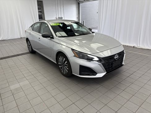 Used 2024 Nissan Altima 2.5 SV image 3