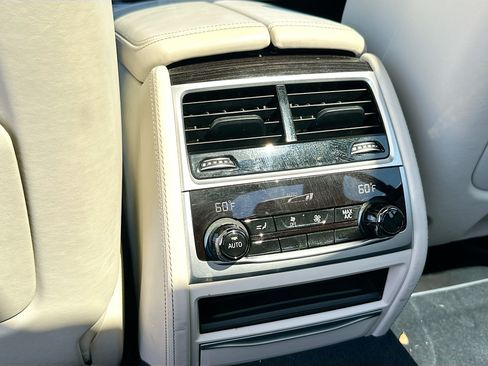 Used 2019 BMW 740i w/ Executive Package RWD image 27