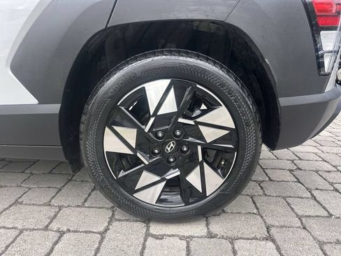 Used 2025 Hyundai Kona SEL FWD image 11