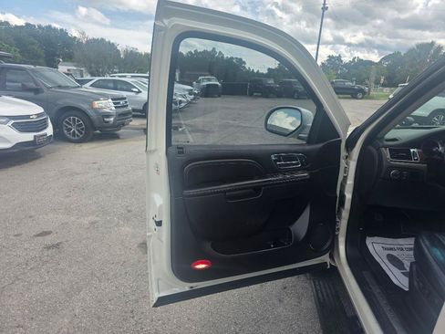 Used 2013 Cadillac Escalade ESV Platinum AWD/4WD image 6