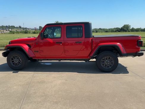 New 2024 Jeep Gladiator Sport image 5