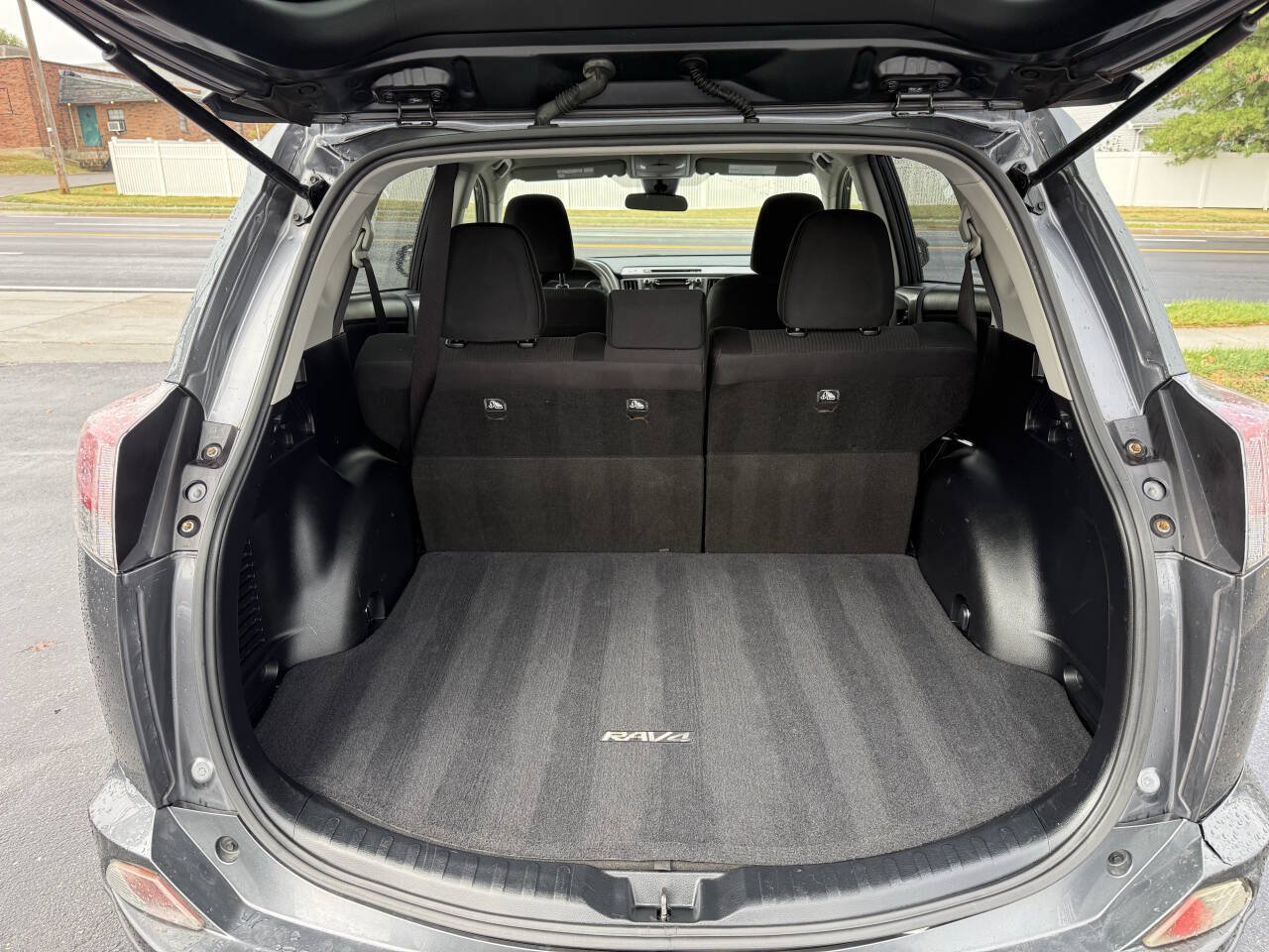 Used 2017 Toyota RAV4 LE AWD/4WD image 13