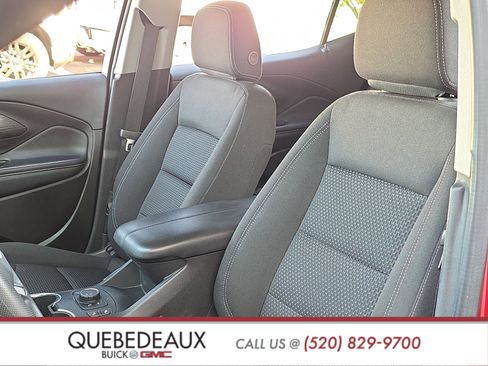 Used 2024 GMC Terrain SLE w/ Driver Convenience Package FWD image 11