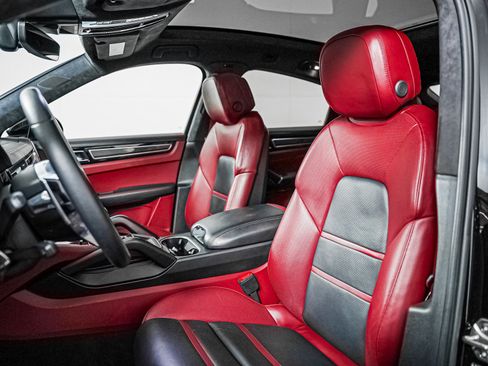 Certified 2023 Porsche Cayenne GTS AWD/4WD image 5