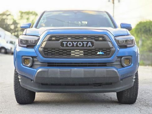 Used 2017 Toyota Tacoma SR5 w/ Tow Package RWD image 11