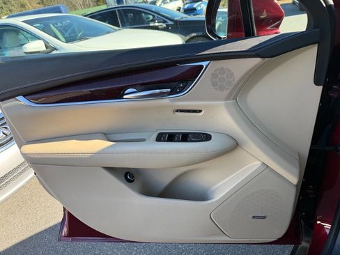 Used 2017 Cadillac XT5 Luxury w/ Driver Awareness Package image 22